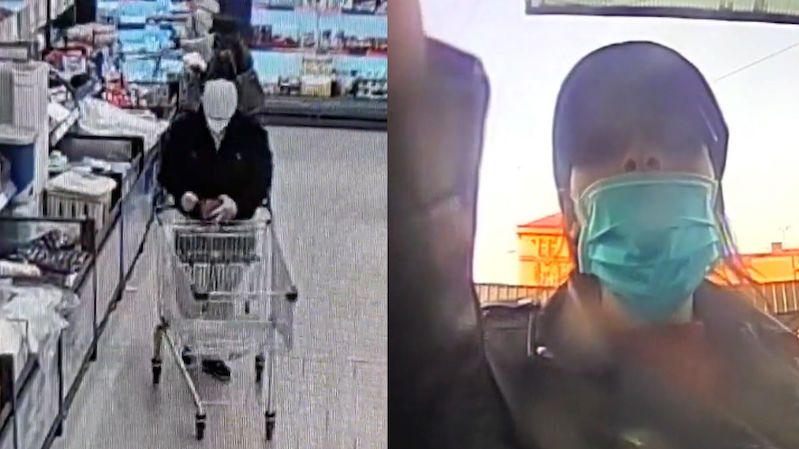 Dvojice drzých zlodějů brala lidem věci z nákupních košíků, natočila je kamera
